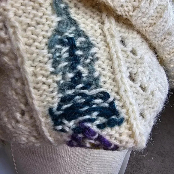 100% Wool Nomadic Traders Barkeley CA Sweater Hand Knit Nepal Cream/Flowers L - Picture 9 of 10